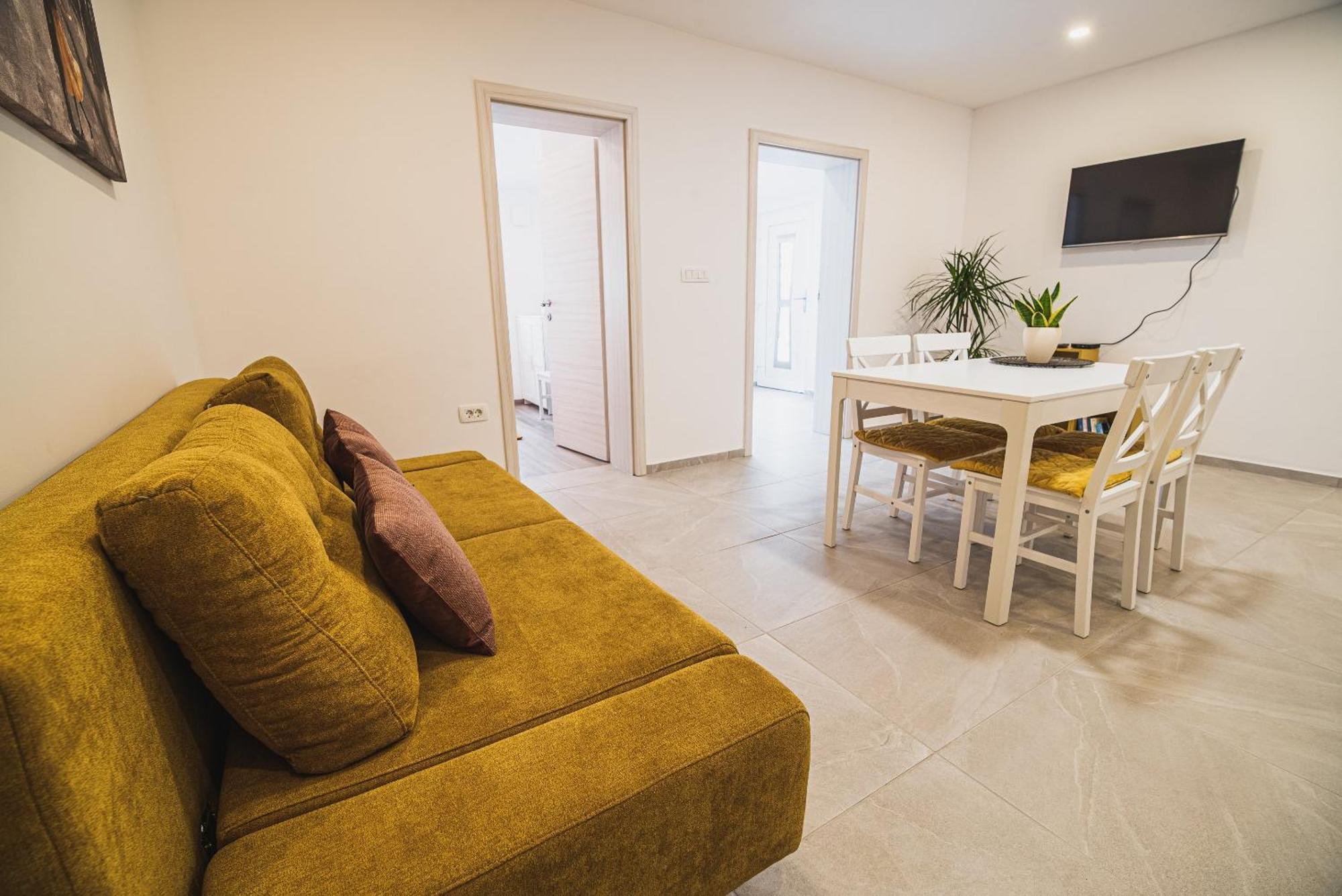 Gotar Apartment With Garden Кобарід Екстер'єр фото
