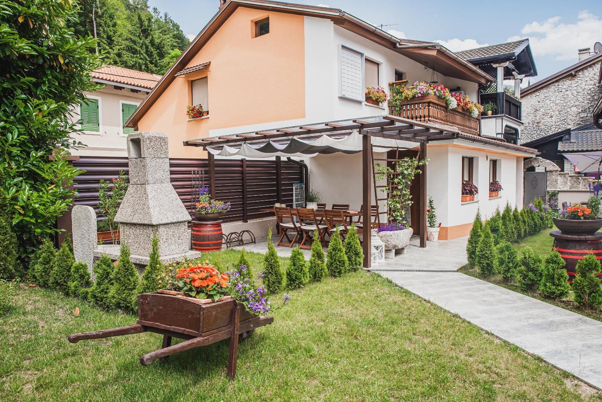 Gotar Apartment With Garden Кобарід Екстер'єр фото