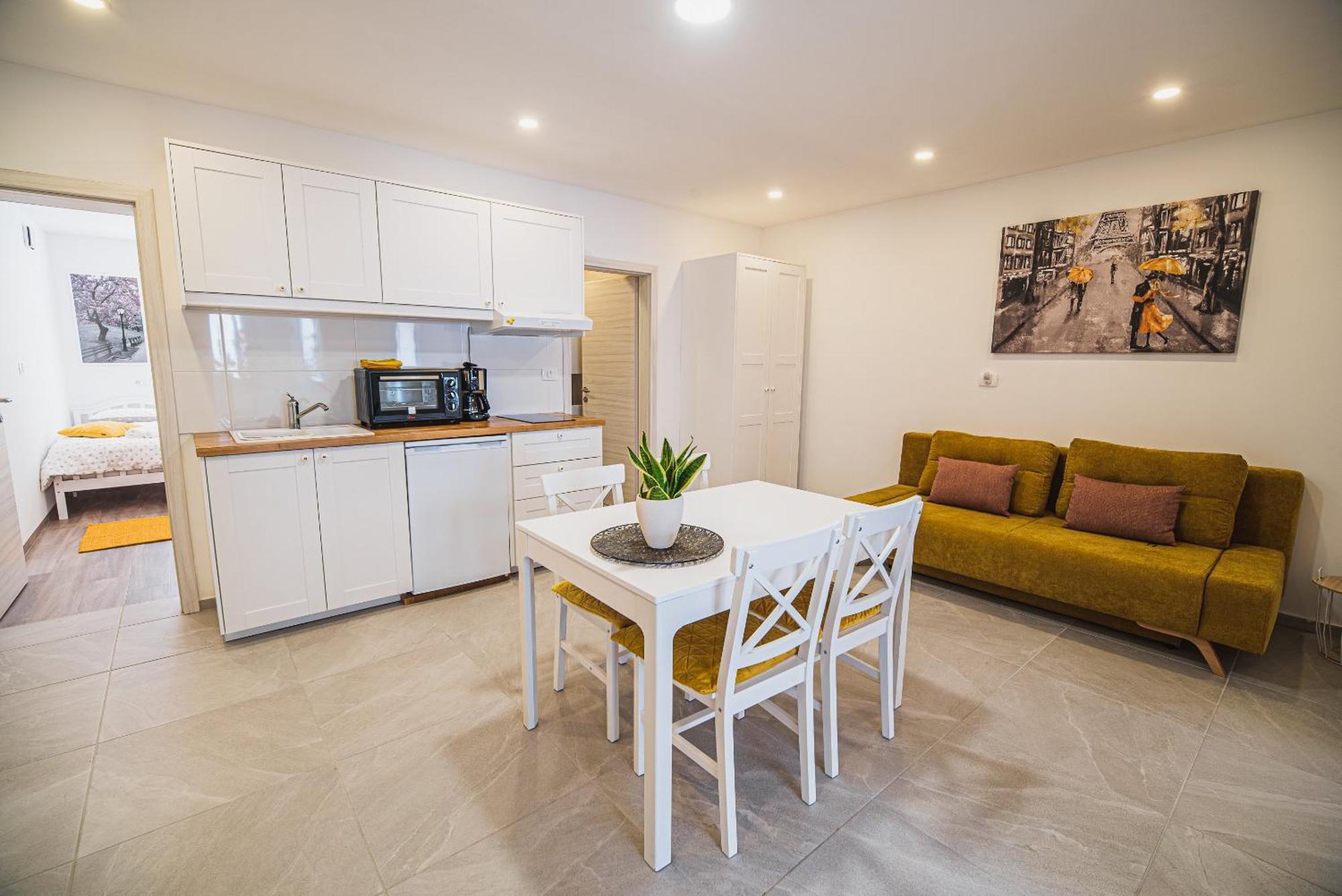 Gotar Apartment With Garden Кобарід Екстер'єр фото