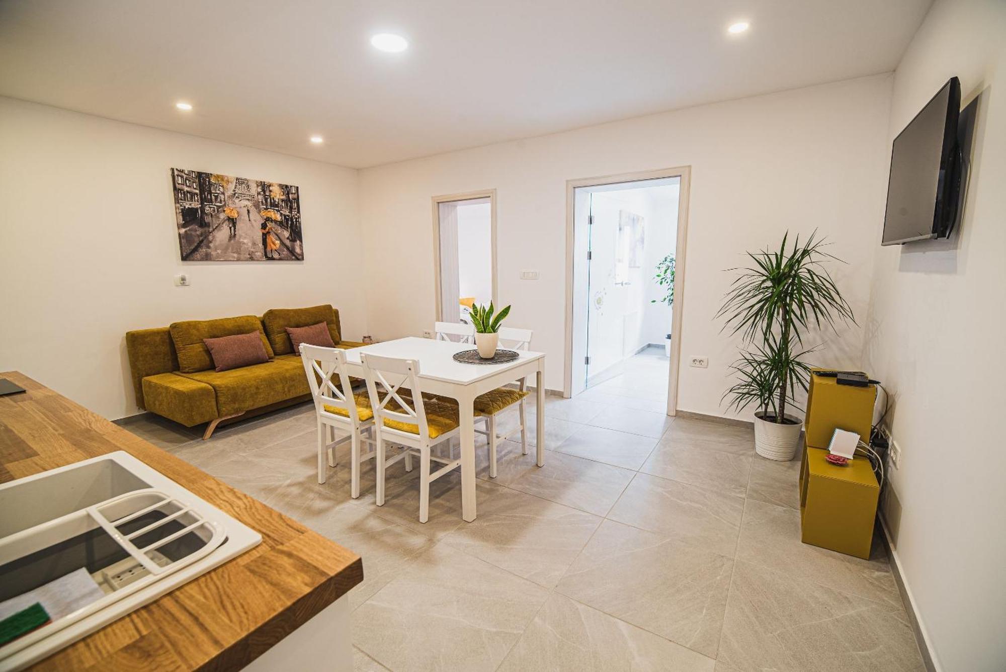 Gotar Apartment With Garden Кобарід Екстер'єр фото