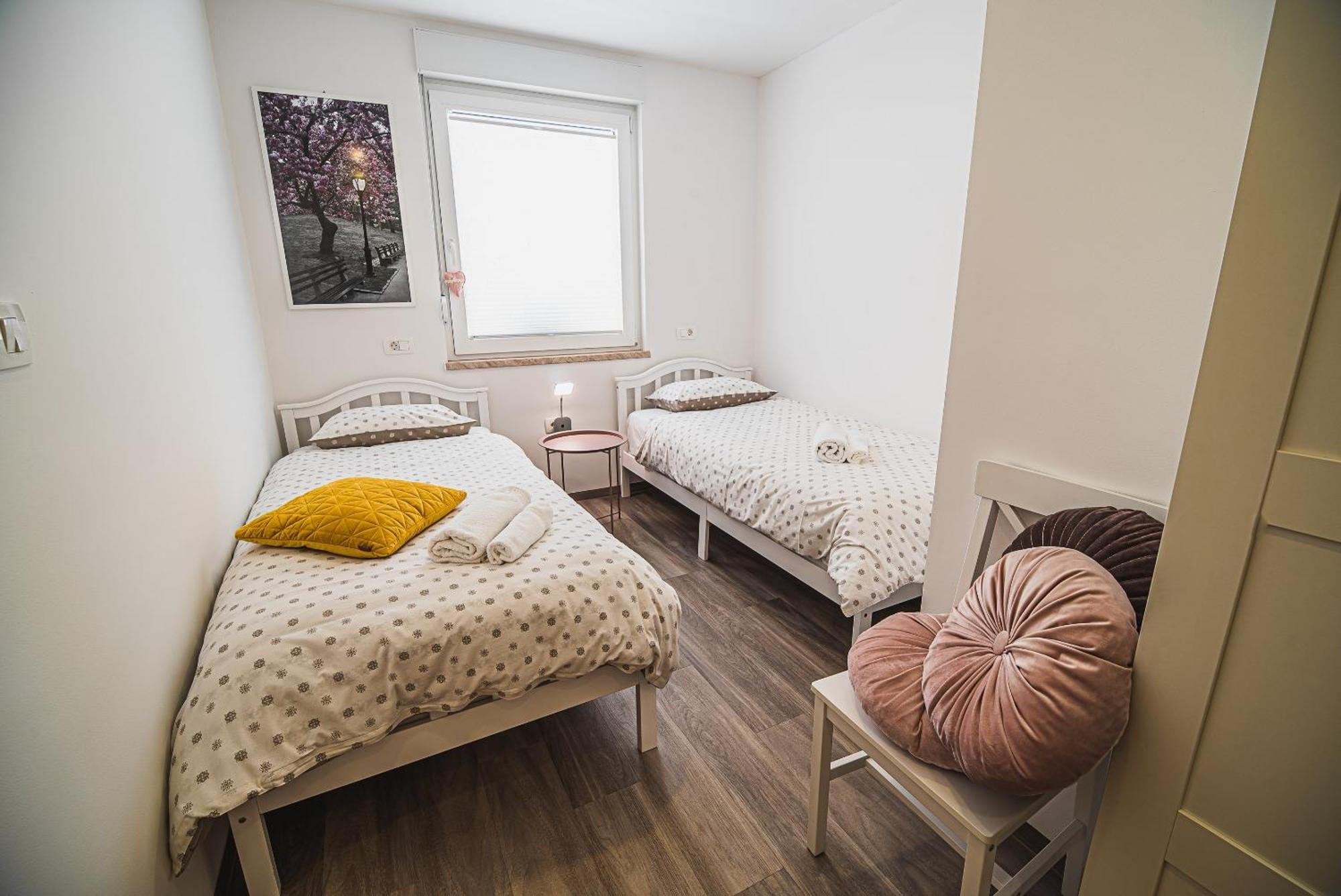 Gotar Apartment With Garden Кобарід Екстер'єр фото